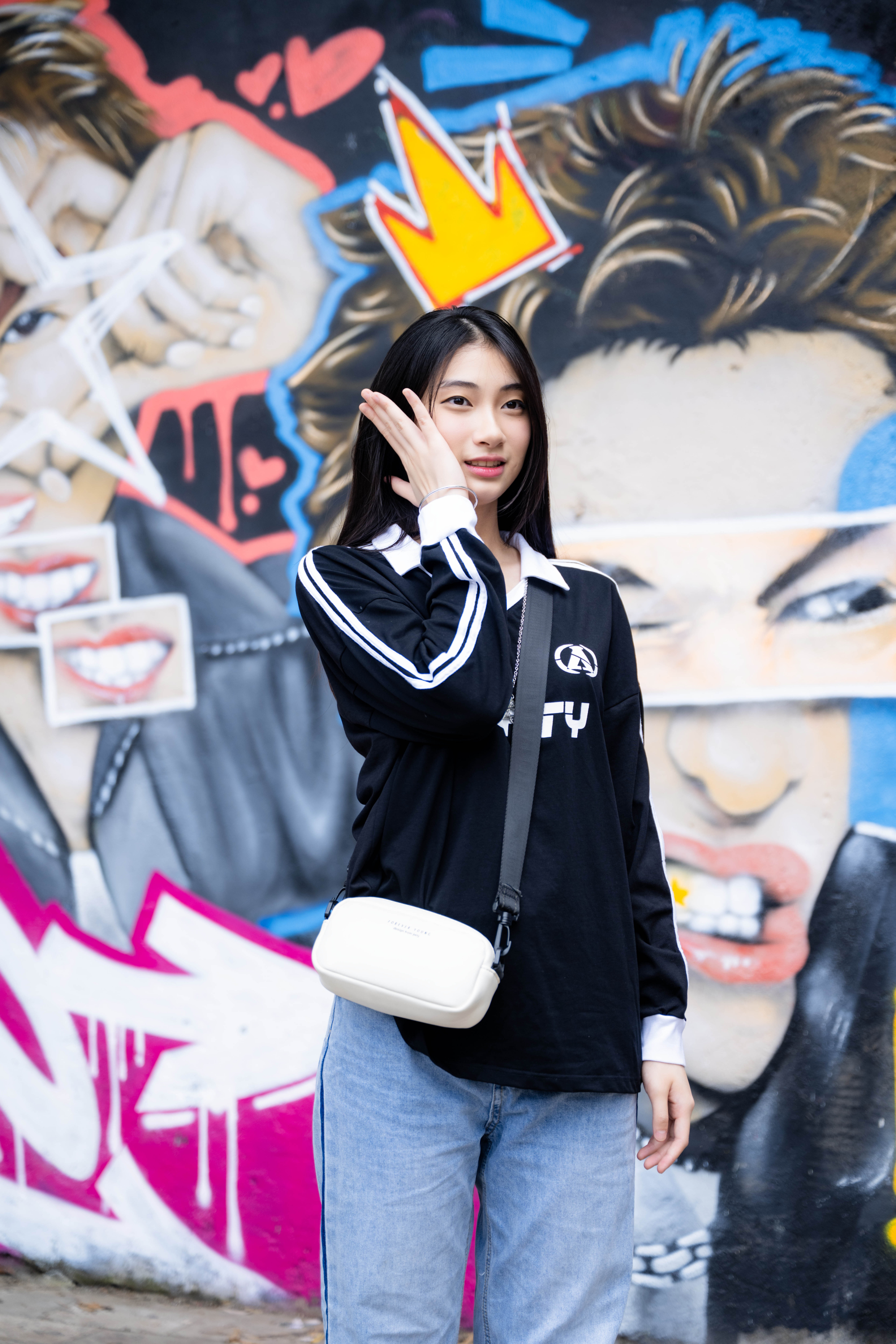 Xuất hiện bức tường vẽ nam thần 1m9 cực xịn giữa Hà Nội, chiều nào cũng thấy kín đặc nàng thơ- Ảnh 11.