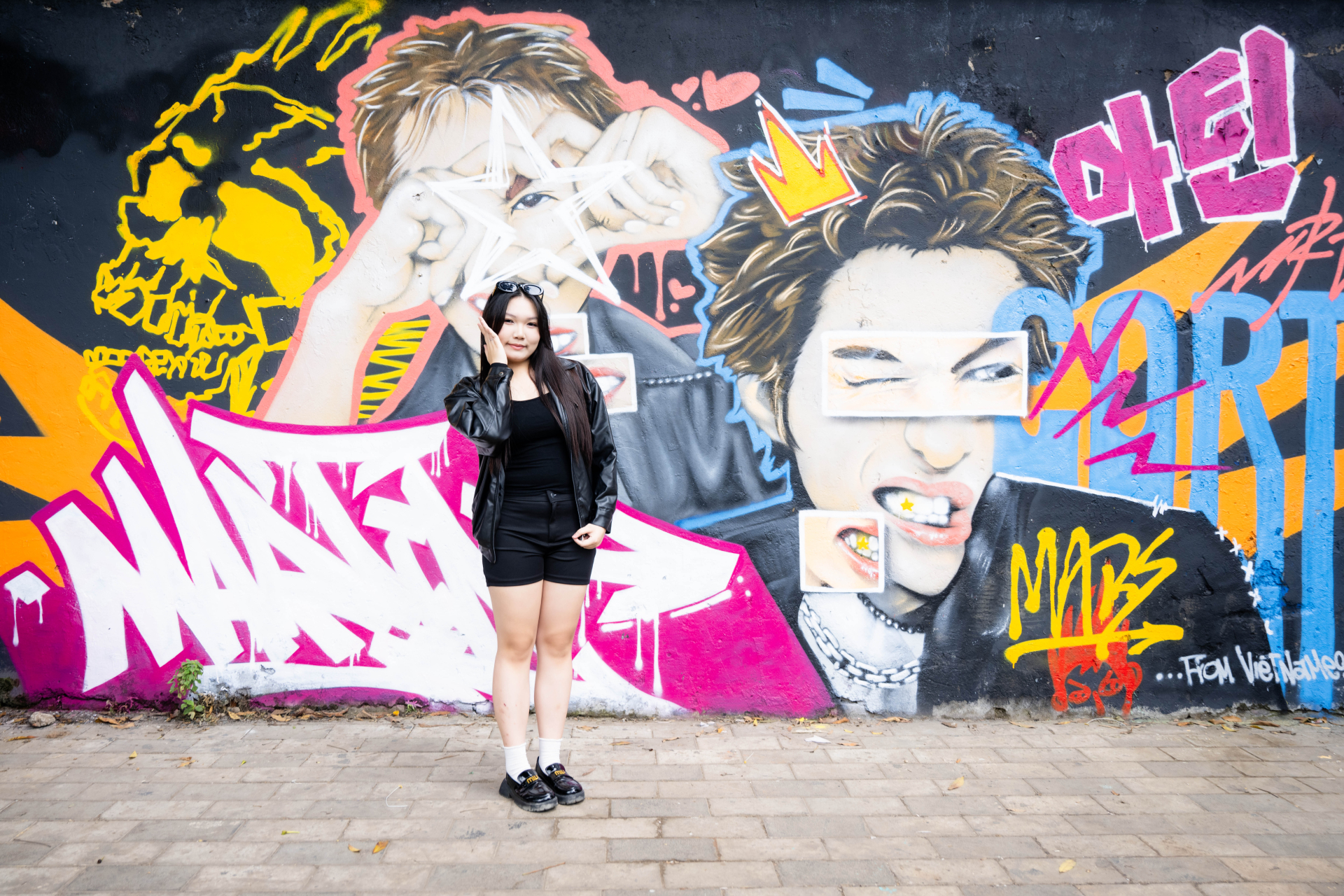 Xuất hiện bức tường vẽ nam thần 1m9 cực xịn giữa Hà Nội, chiều nào cũng thấy kín đặc nàng thơ- Ảnh 12.