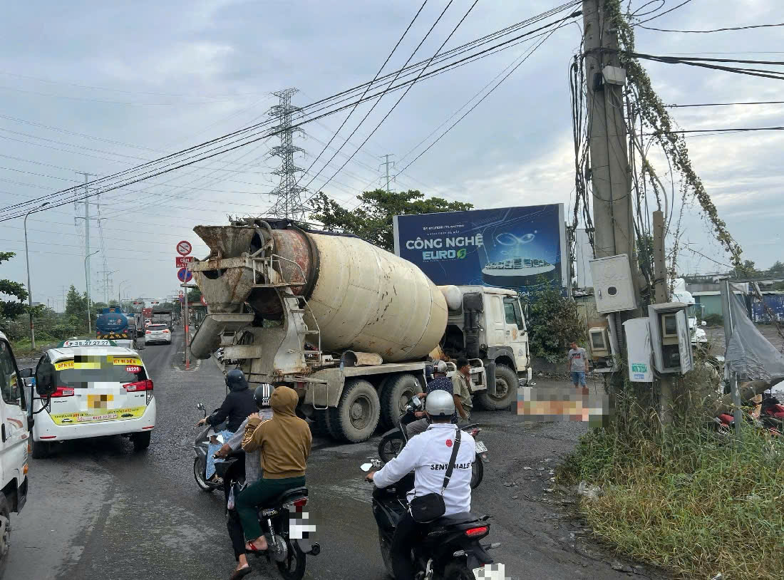 Hàng loạt bãi xe tự phát dọc đường Võ Chí Công: Kiểm tra xong… vẫn hoạt động- Ảnh 2.