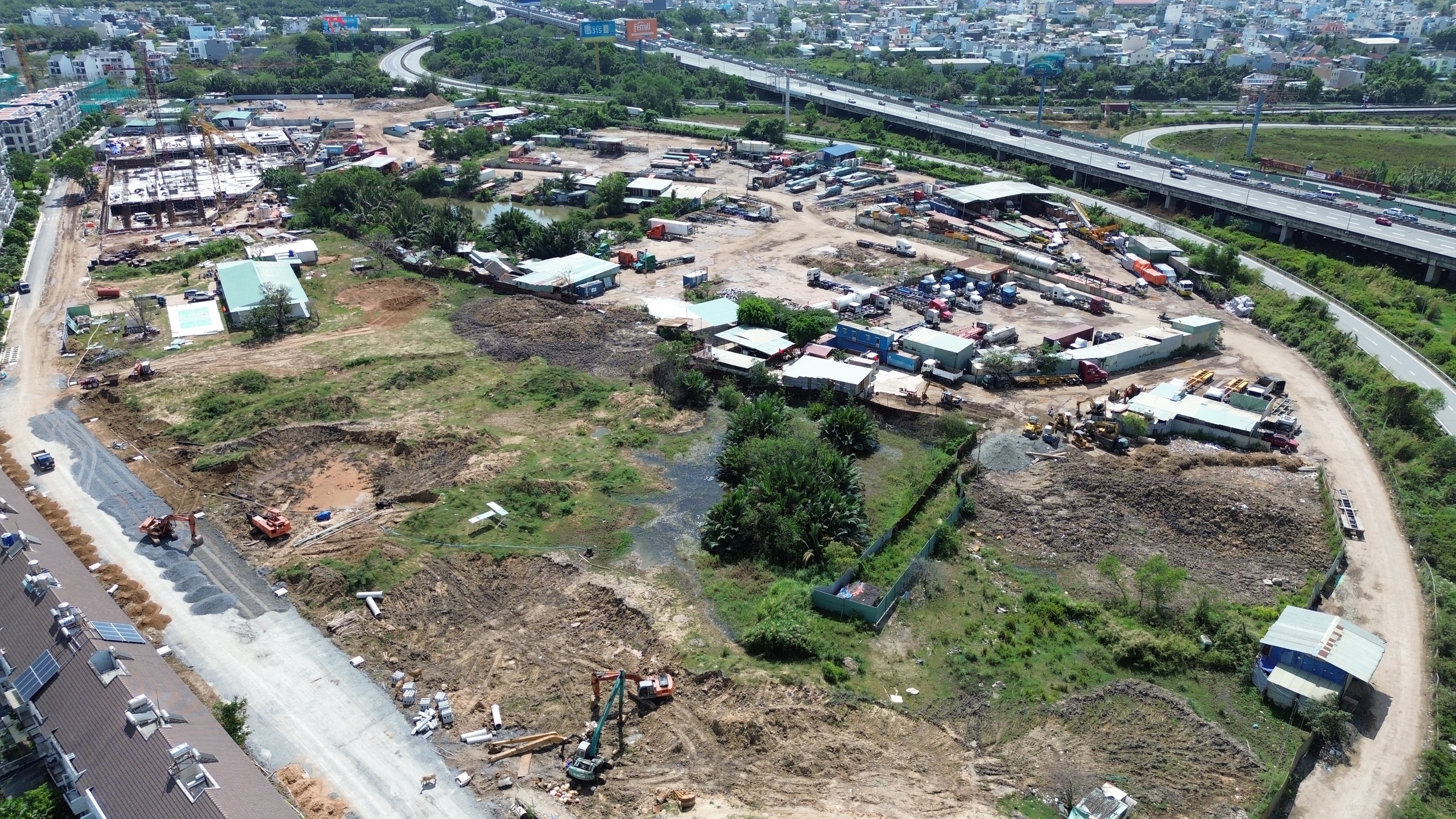 Hàng loạt bãi xe tự phát dọc đường Võ Chí Công: Kiểm tra xong… vẫn hoạt động- Ảnh 11.