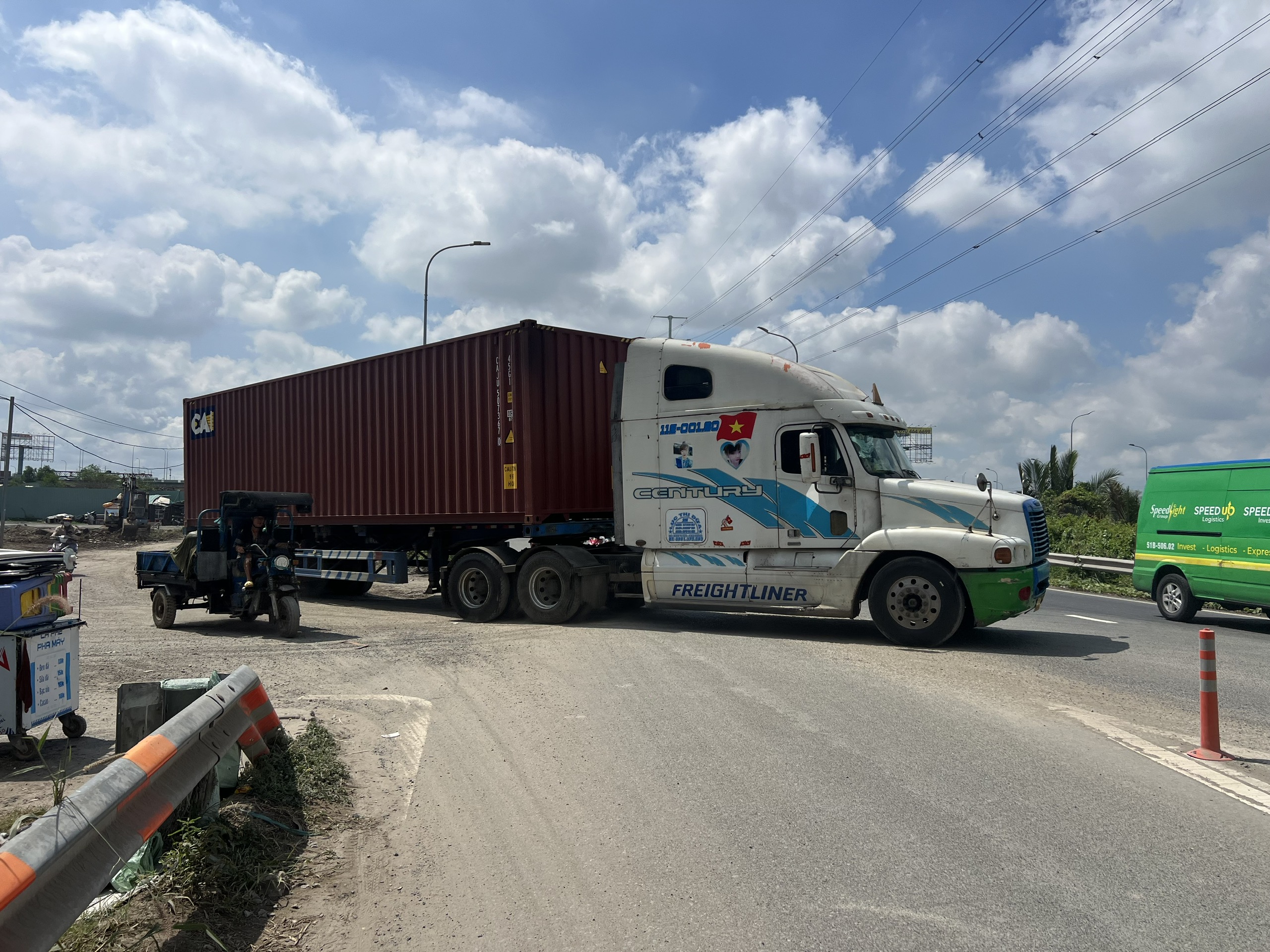 Hàng loạt bãi xe tự phát dọc đường Võ Chí Công: Kiểm tra xong… vẫn hoạt động- Ảnh 12.