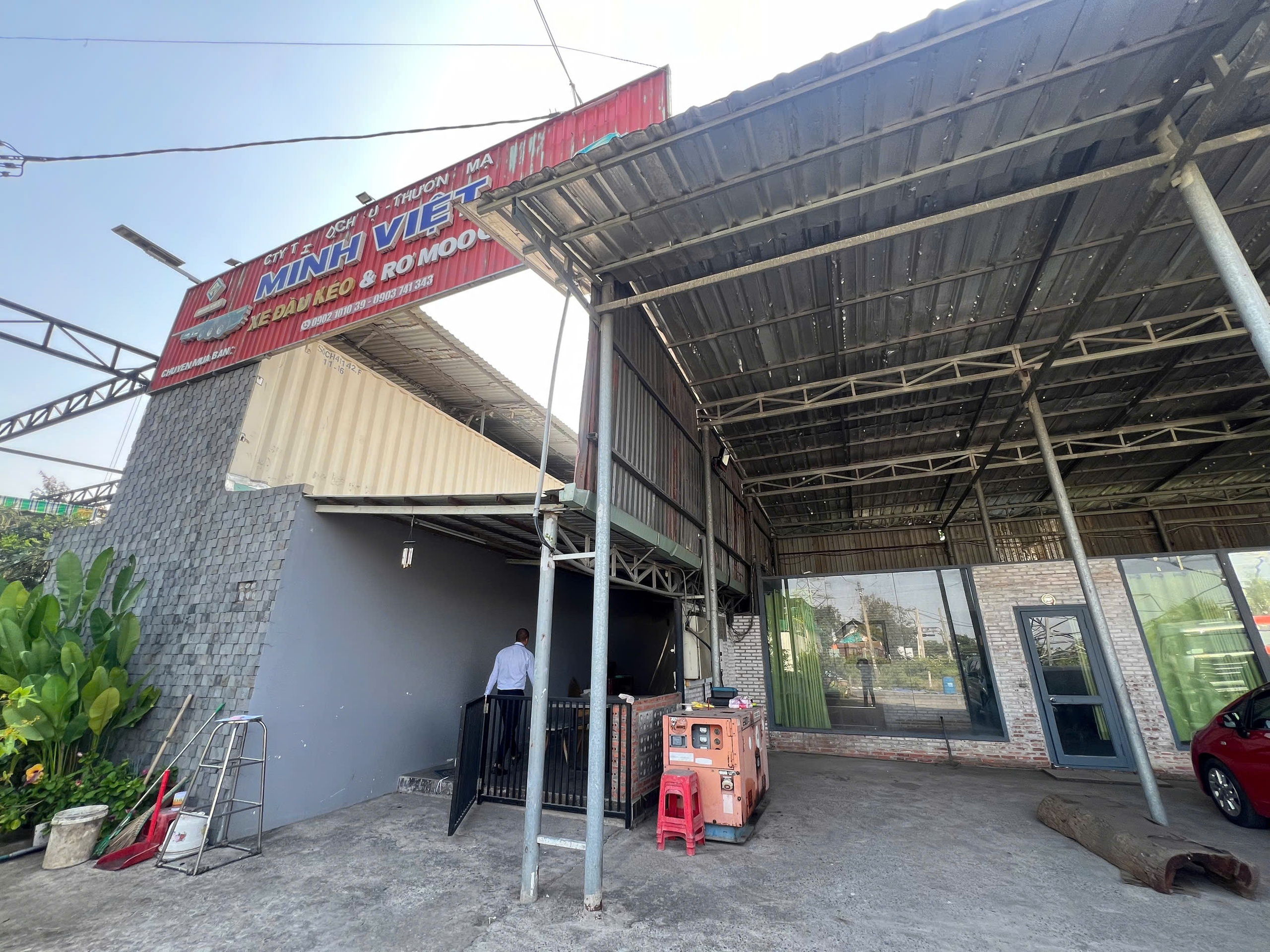 Hàng loạt bãi xe tự phát dọc đường Võ Chí Công: Kiểm tra xong… vẫn hoạt động- Ảnh 14.