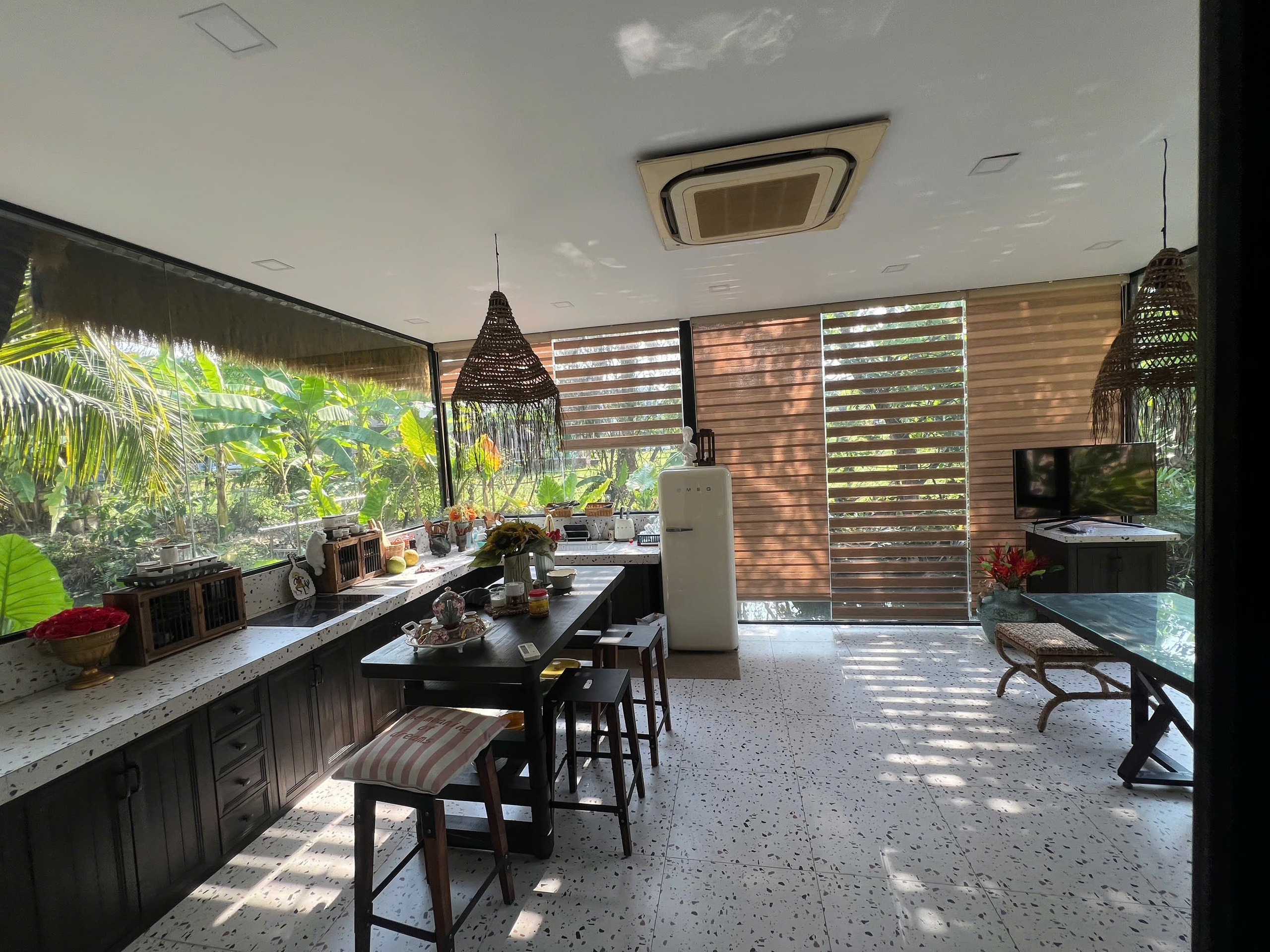 Hàng loạt bãi xe tự phát dọc đường Võ Chí Công: Kiểm tra xong… vẫn hoạt động- Ảnh 15.