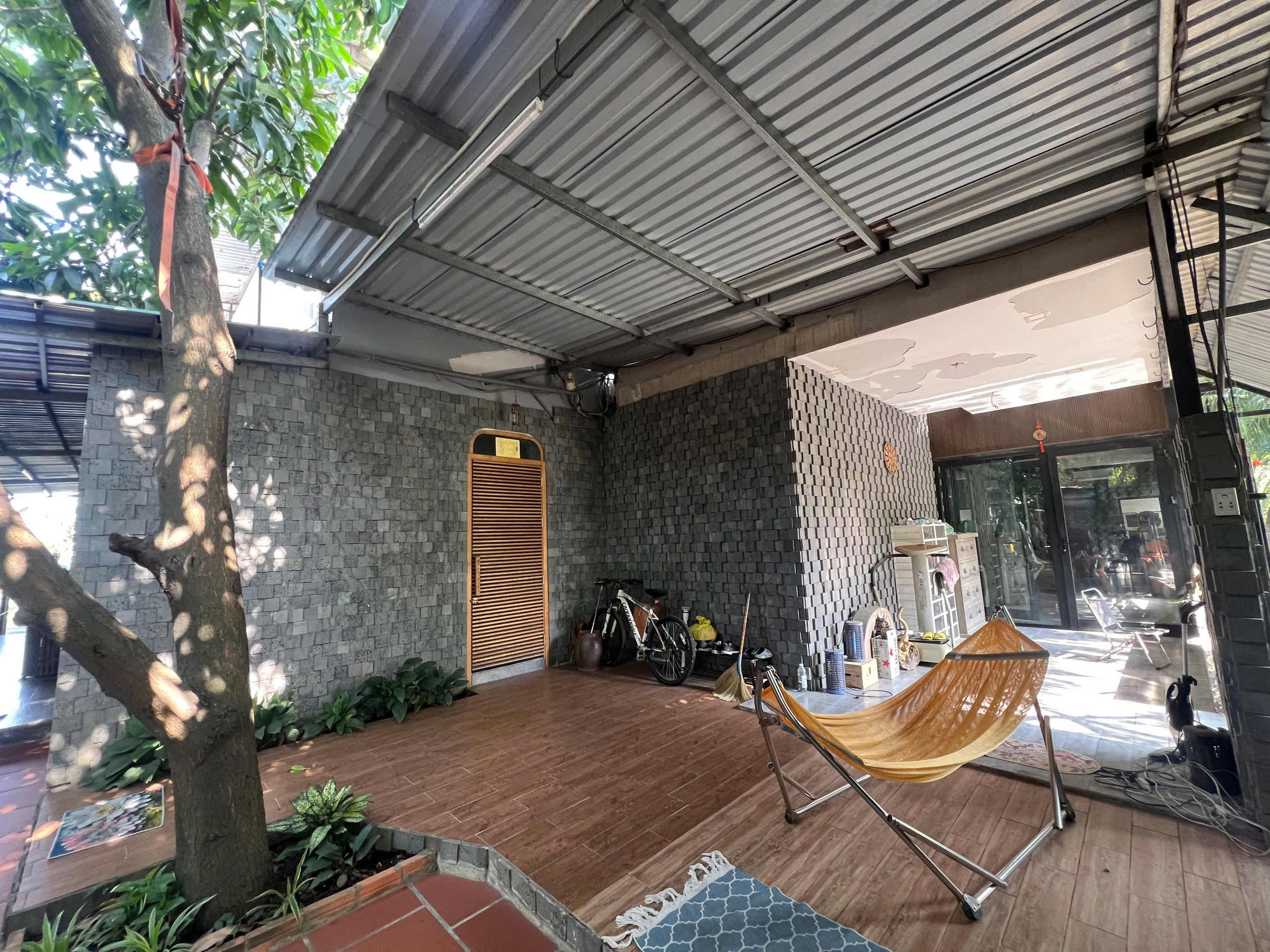 Hàng loạt bãi xe tự phát dọc đường Võ Chí Công: Kiểm tra xong… vẫn hoạt động- Ảnh 16.