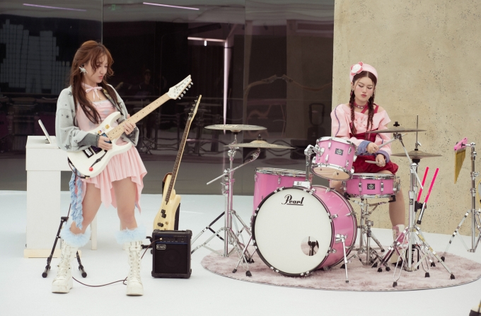 Anh trai, chị đẹp quy tụ trong MV của Ngọc Thanh Tâm