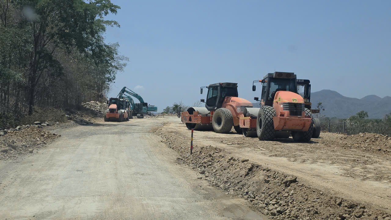 Cận cảnh thi công quốc lộ 28B giai đoạn cuối   - Ảnh 3.