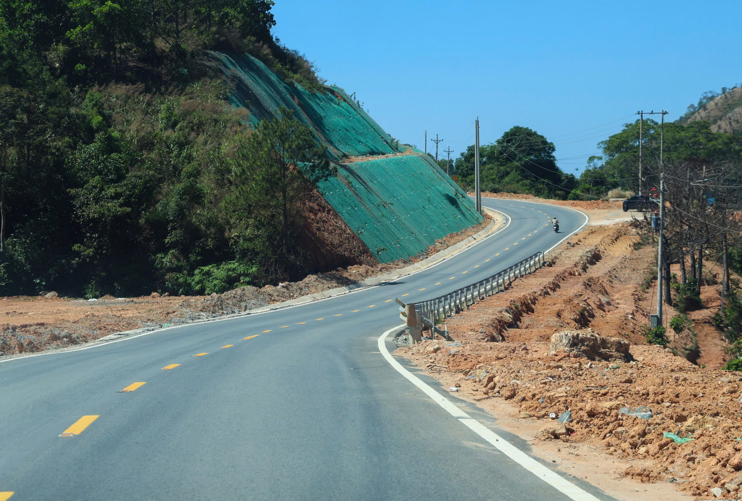 Cận cảnh thi công quốc lộ 28B giai đoạn cuối   - Ảnh 5.