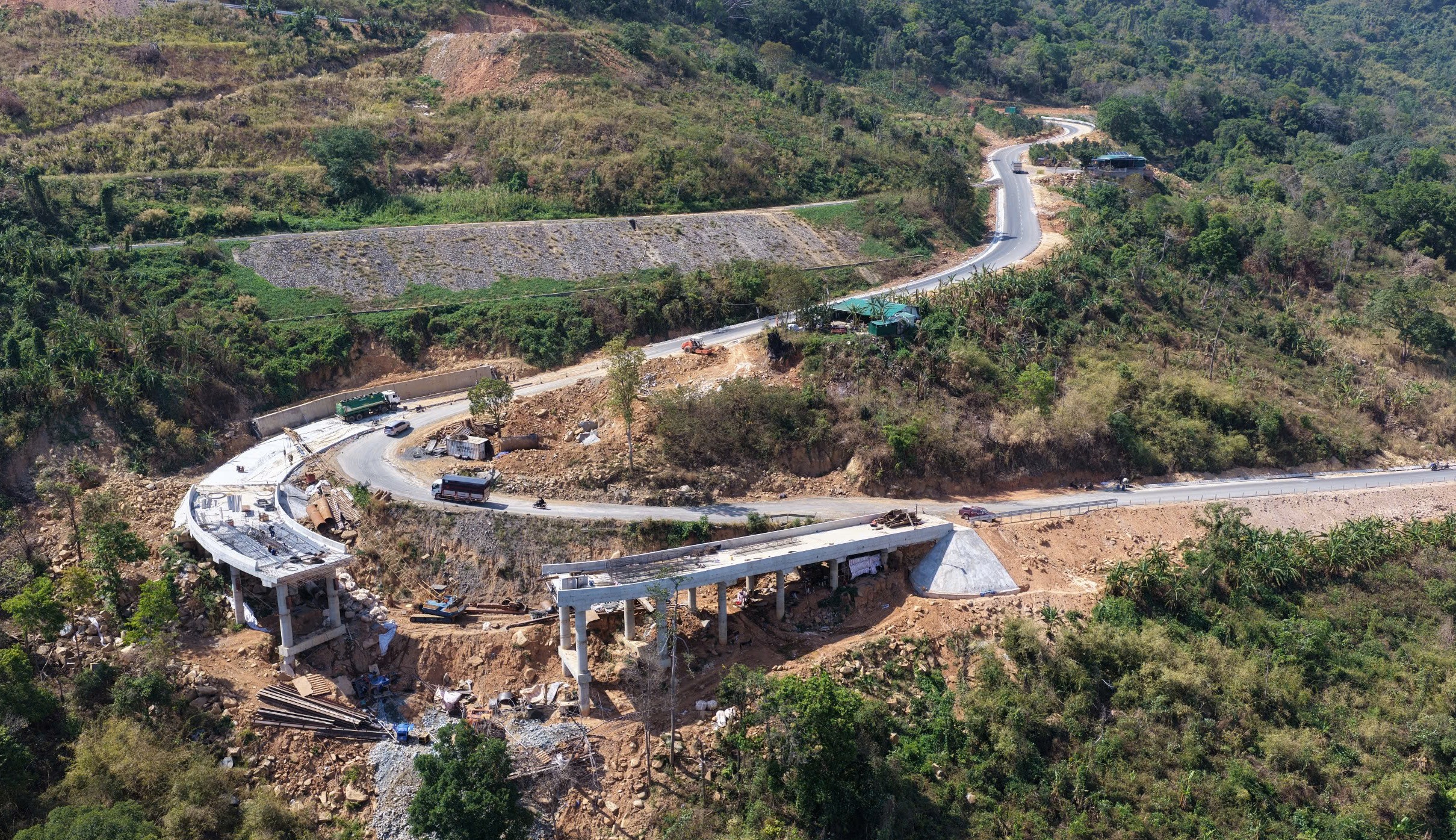 Cận cảnh thi công quốc lộ 28B giai đoạn cuối   - Ảnh 6.