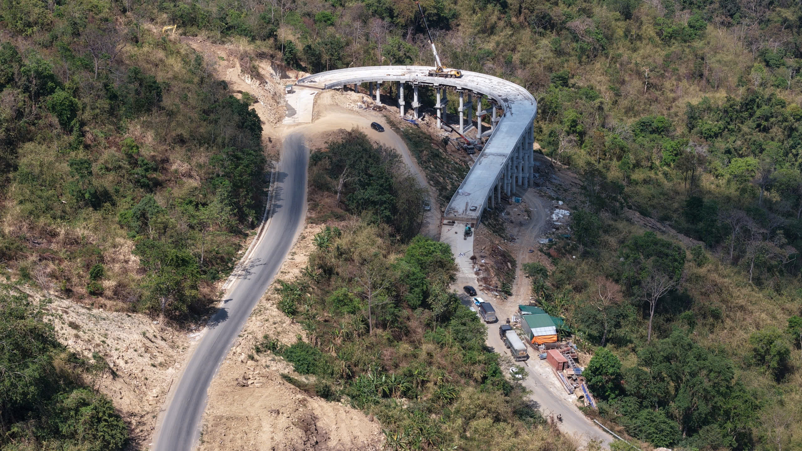 Cận cảnh thi công quốc lộ 28B giai đoạn cuối   - Ảnh 7.