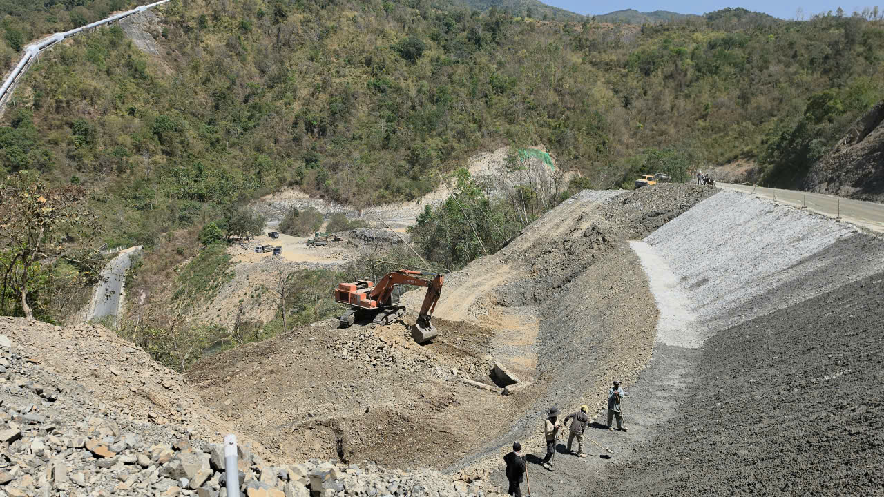 Cận cảnh thi công quốc lộ 28B giai đoạn cuối   - Ảnh 9.