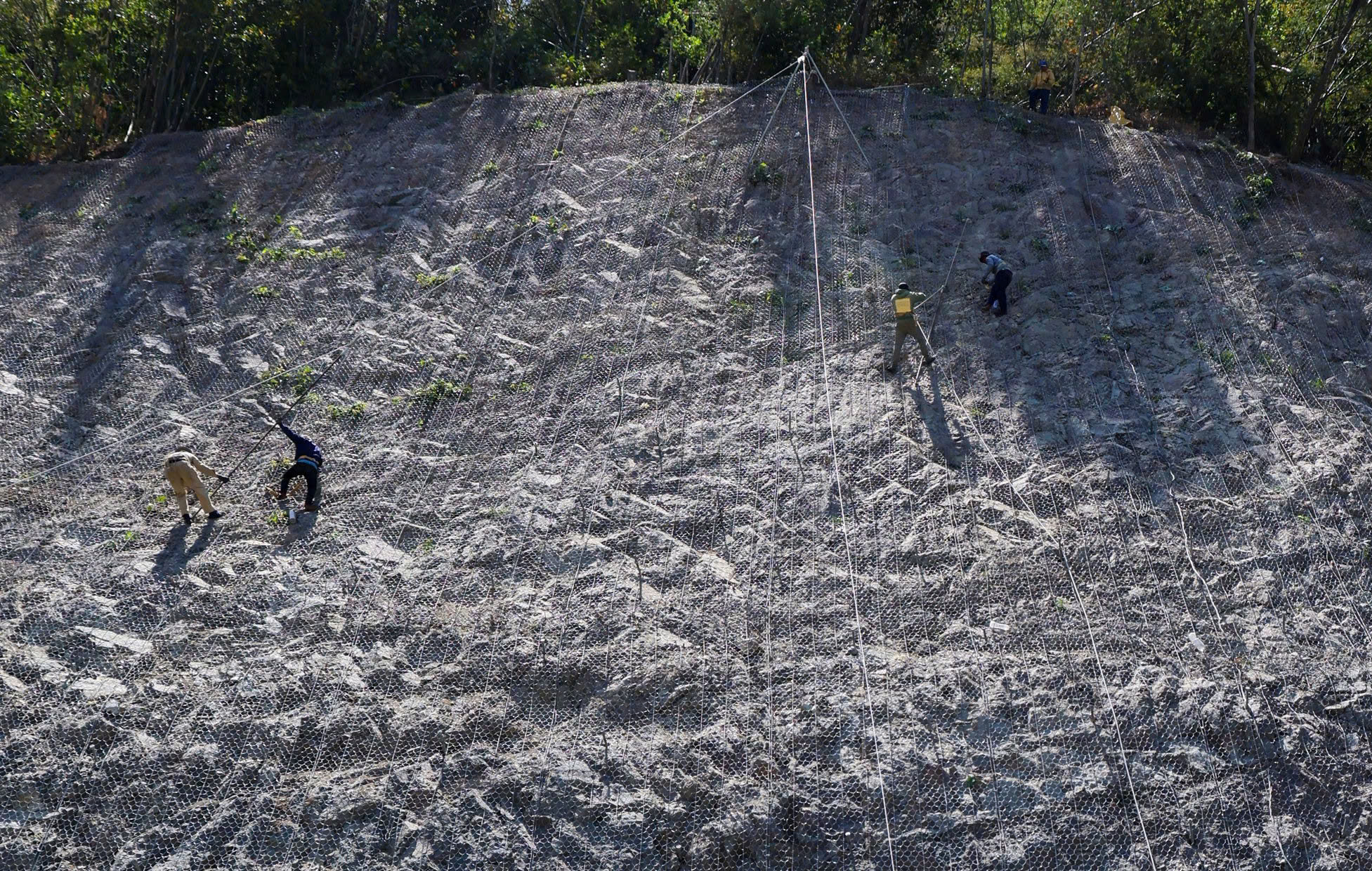Cận cảnh thi công quốc lộ 28B giai đoạn cuối   - Ảnh 10.