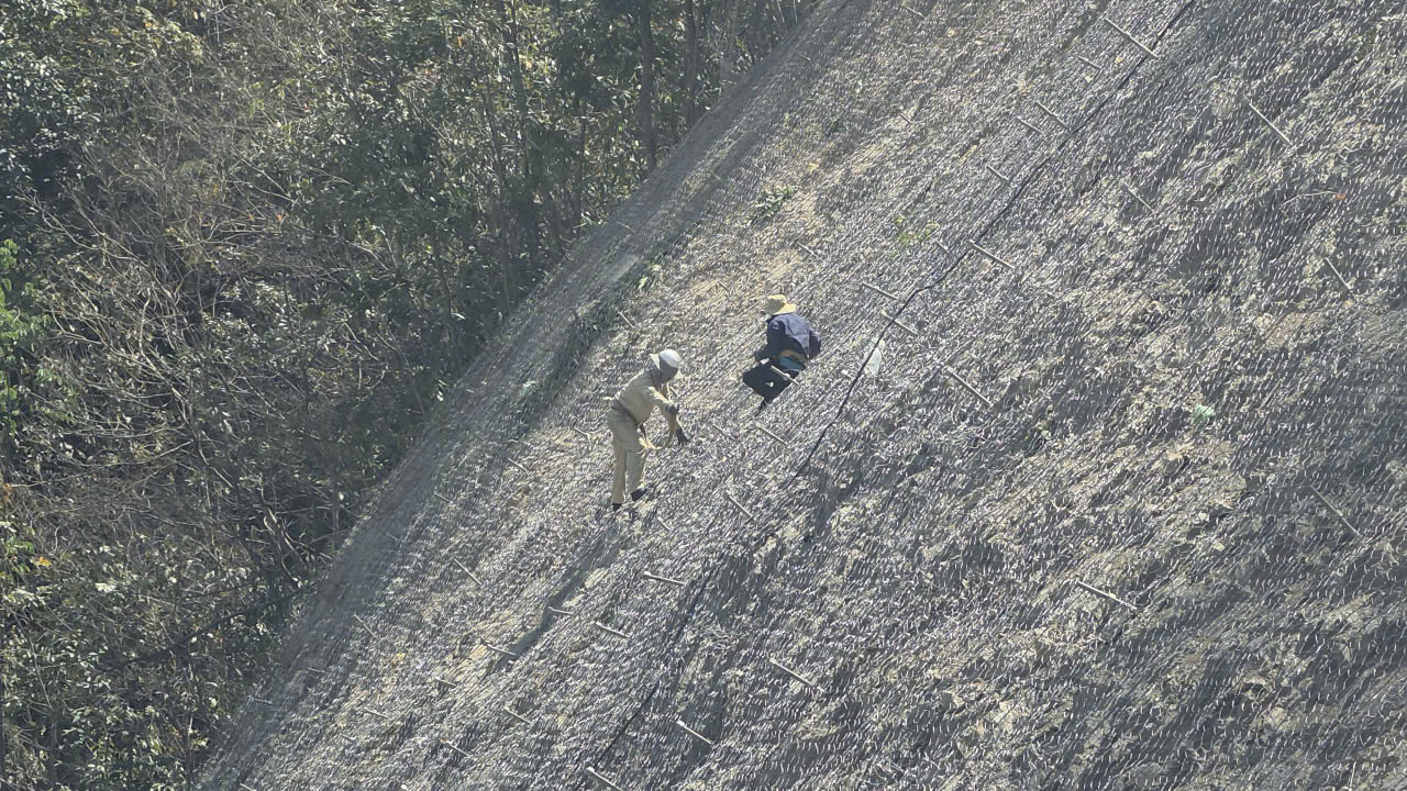 Cận cảnh thi công quốc lộ 28B giai đoạn cuối   - Ảnh 11.