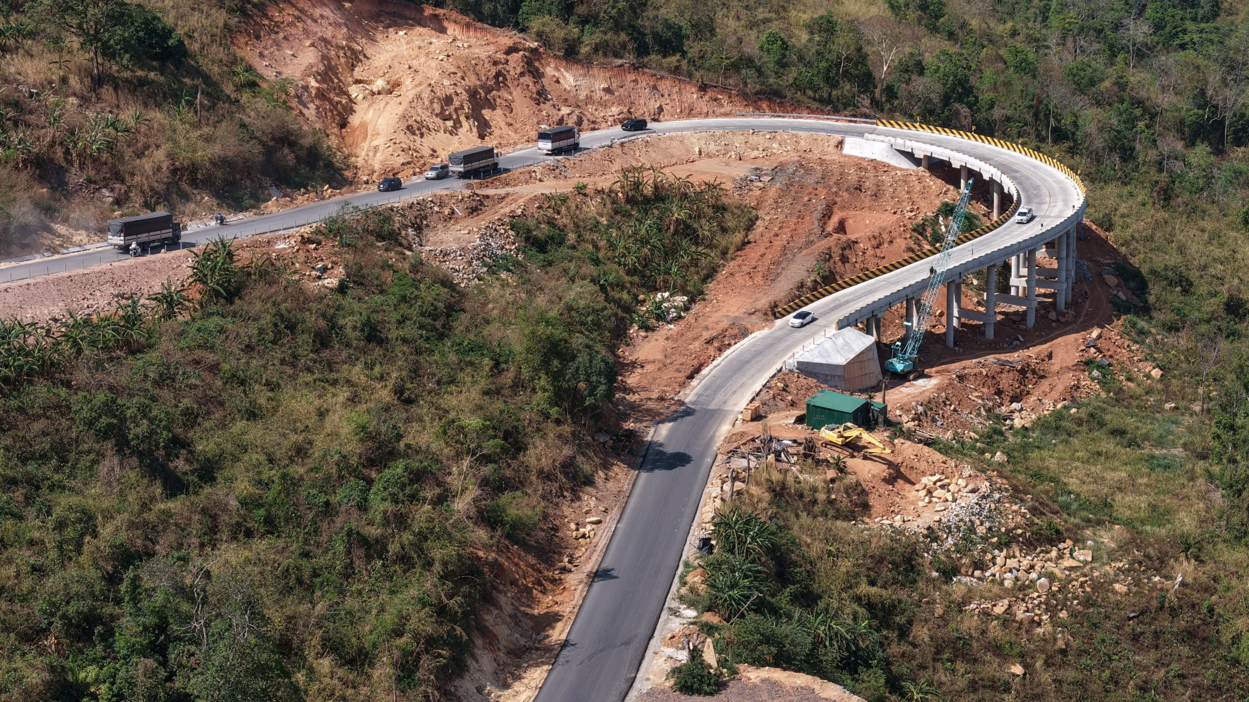 Cận cảnh thi công quốc lộ 28B giai đoạn cuối   - Ảnh 12.