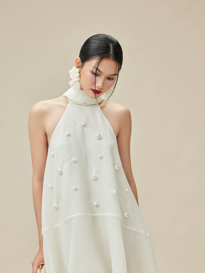 Đánh thức vẻ duyên dáng nhờ sức hút từ khuyên tai cánh hoa - Ảnh 3.