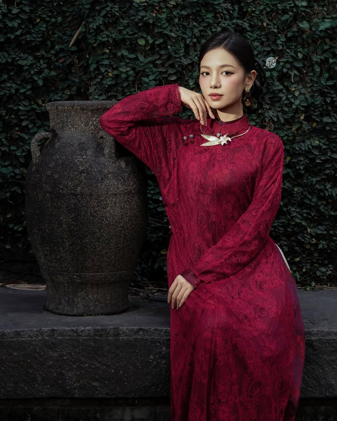 Đánh thức vẻ duyên dáng nhờ sức hút từ khuyên tai cánh hoa - Ảnh 4.