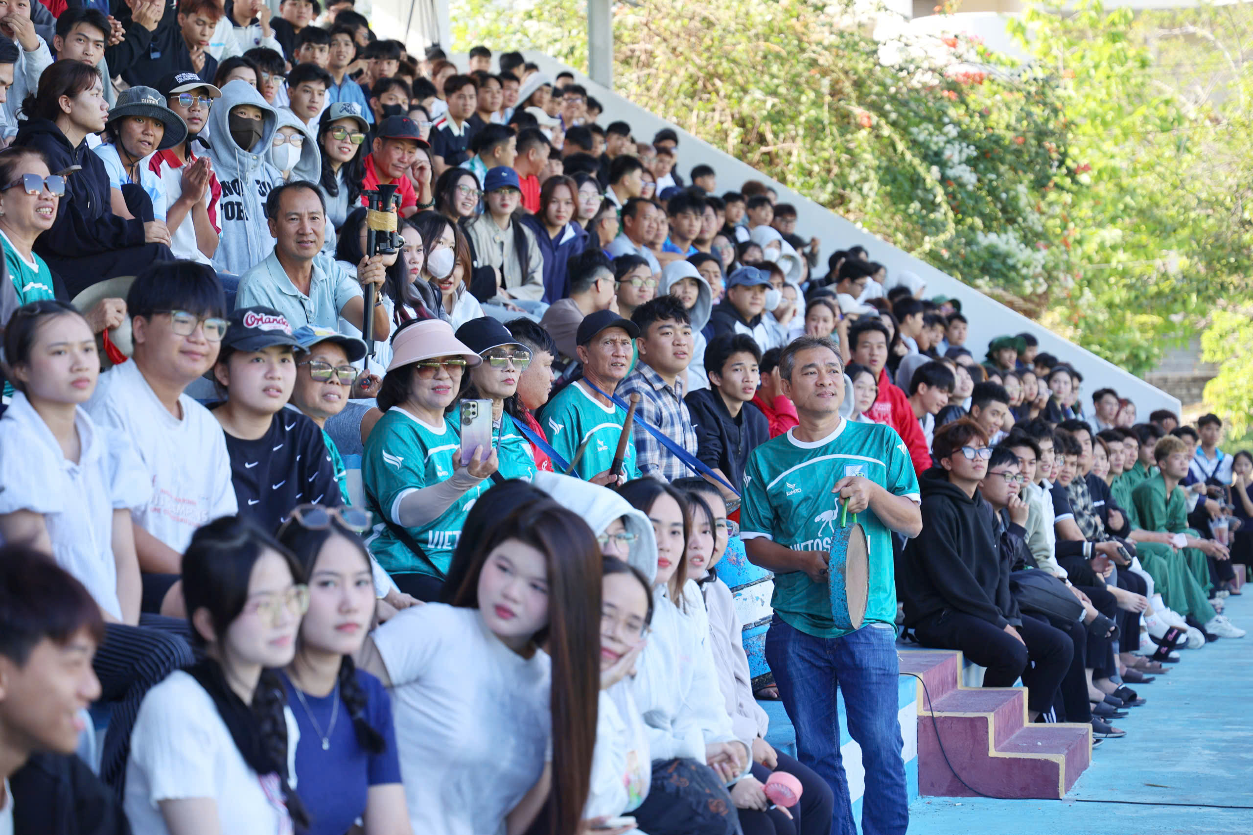 Hội người hâm mộ bóng đá Khánh Hòa tiếp lửa khán đài TNSV THACO Cup 2026- Ảnh 4.