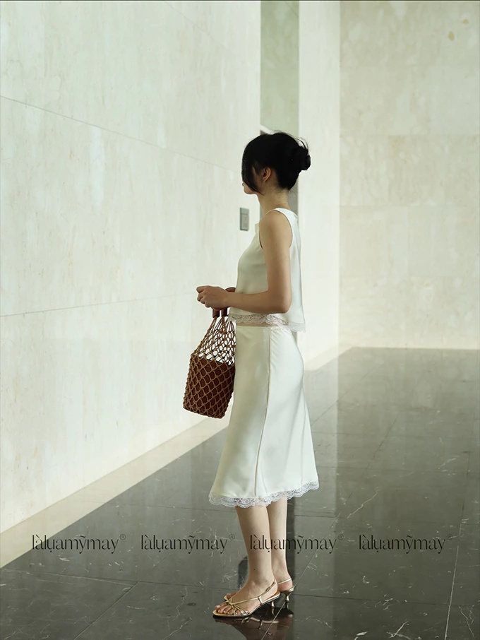 Lương Thùy Linh, Tiểu Vy, Thiên Ân mê tít đồ lụa: Mát mẻ, sang chảnh lại rất lúng liếng, diện mùa hè over hợp- Ảnh 13.