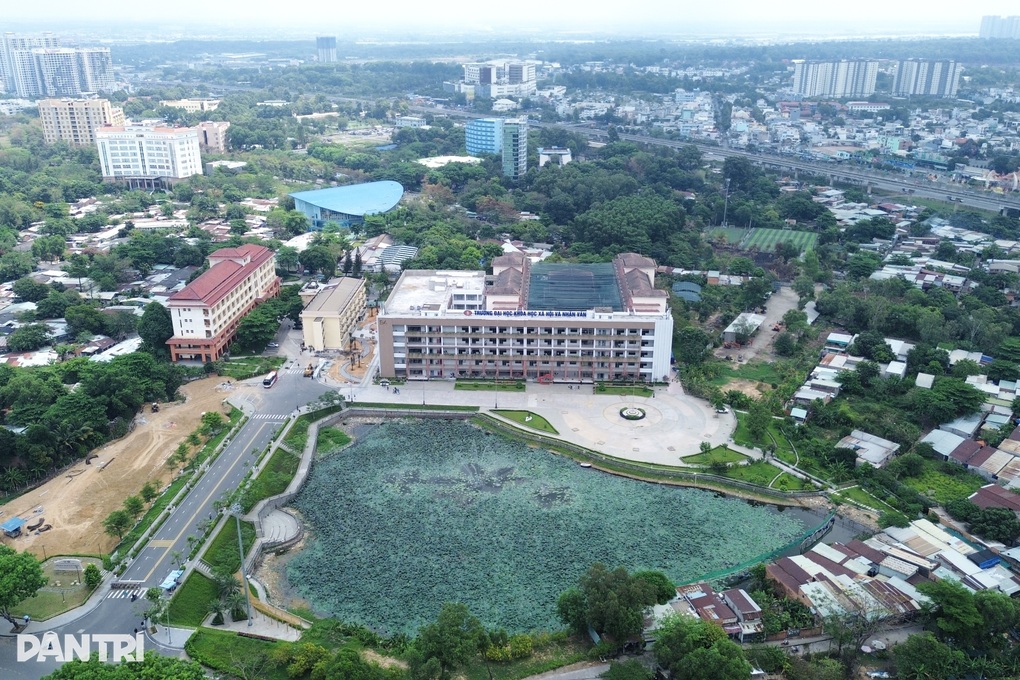 Một trường đại học ở TPHCM kẹt giữa hàng trăm hộ dân suốt 30 năm - 3