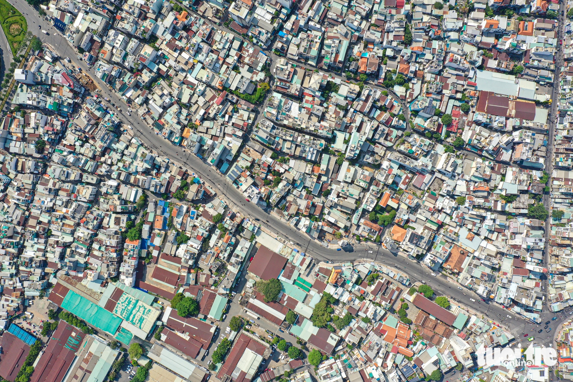 Đường Chu Văn An đã rộng rãi, các trụ điện khi nào sẽ di dời? - Ảnh 11.