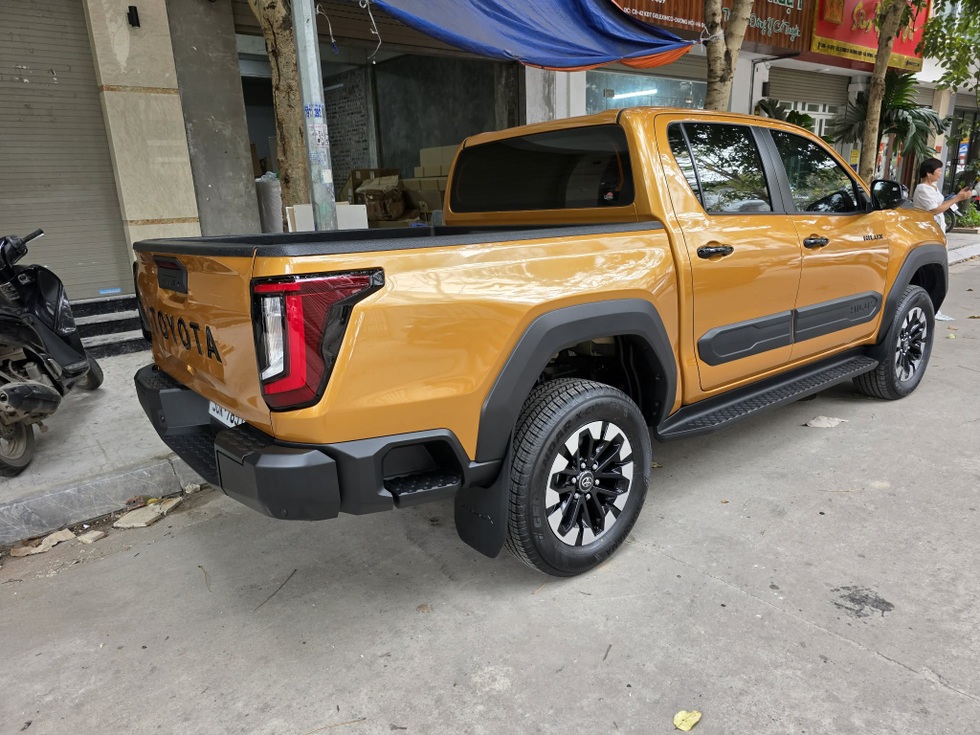 Ngậm ngùi nhận Toyota Hilux mới sau khi có hướng dẫn phân biệt xe bán tải - 4