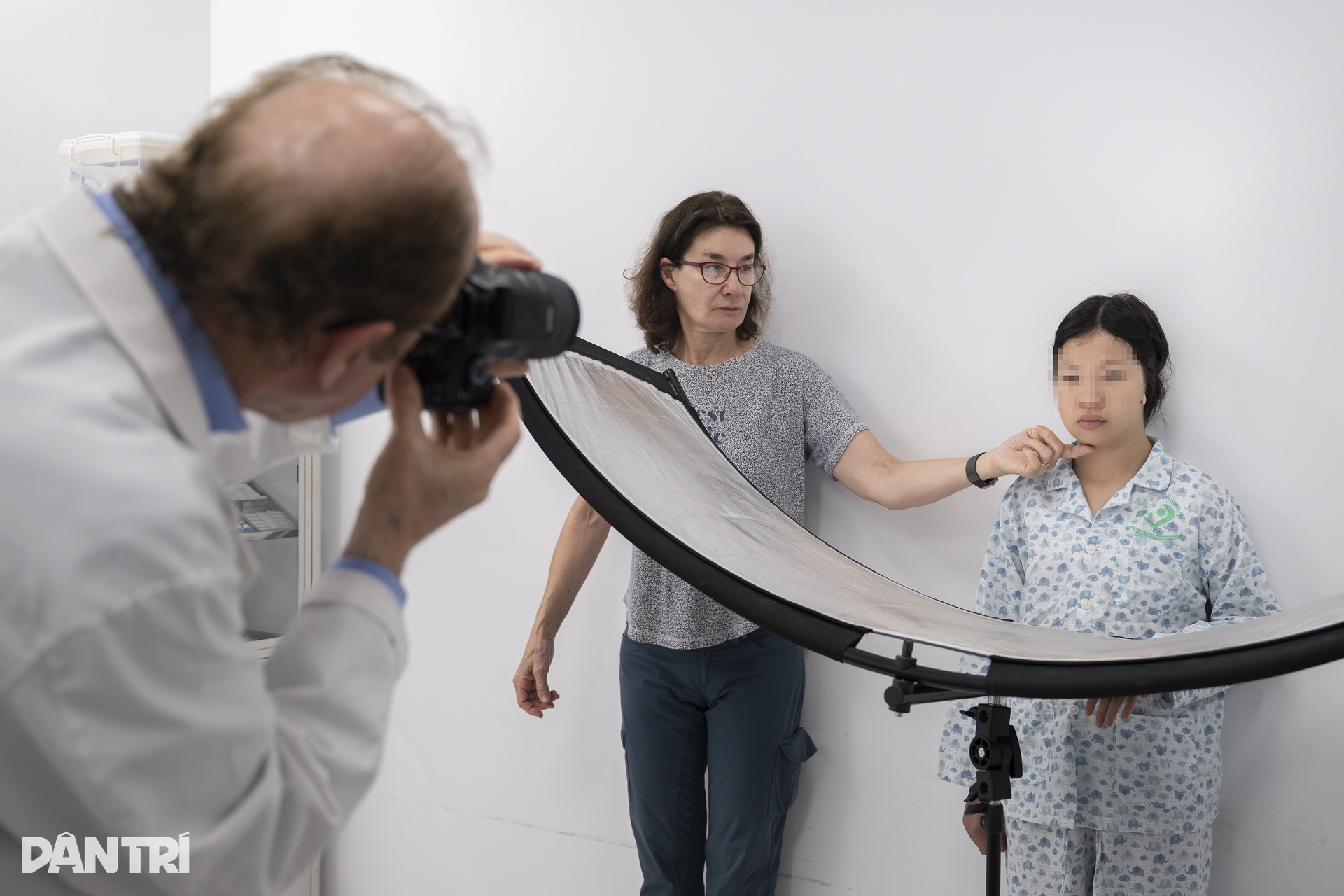 Ca mổ đặc biệt: Bác sĩ Việt - Mỹ cùng tạc lại gương mặt vẹn tròn cho em thơ - 6