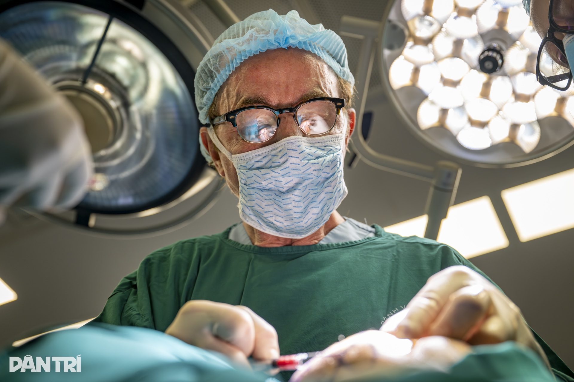 Ca mổ đặc biệt: Bác sĩ Việt - Mỹ cùng tạc lại gương mặt vẹn tròn cho em thơ - 19