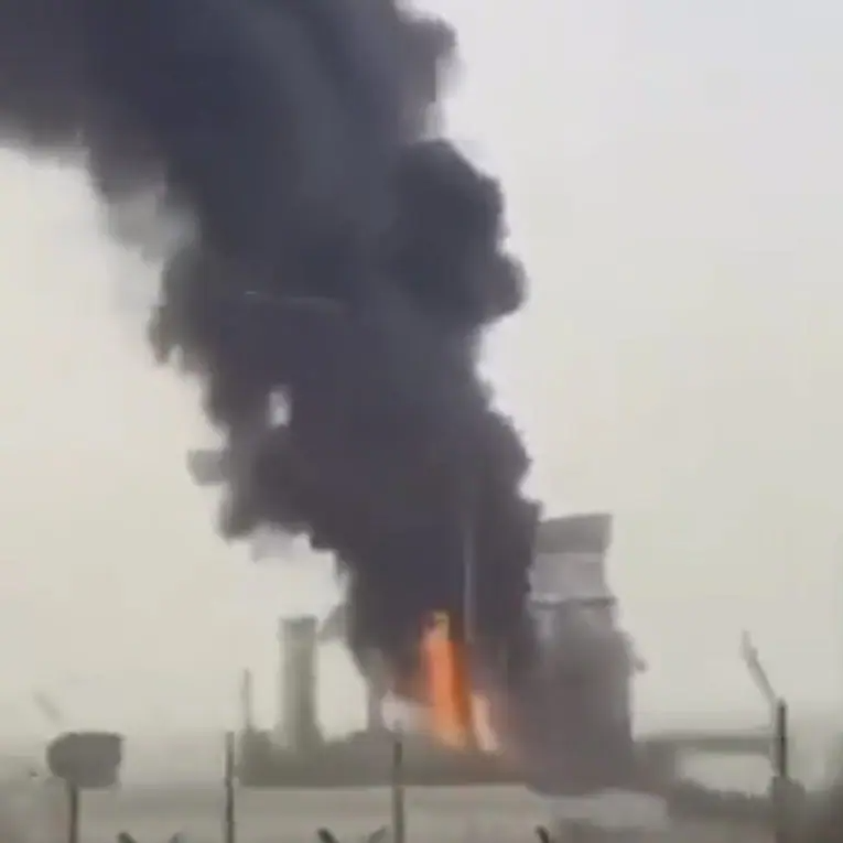 Mỹ mở chiến dịch khai thông eo biển Hormuz, điều nhiều quân tới Trung Đông - Ảnh 2.