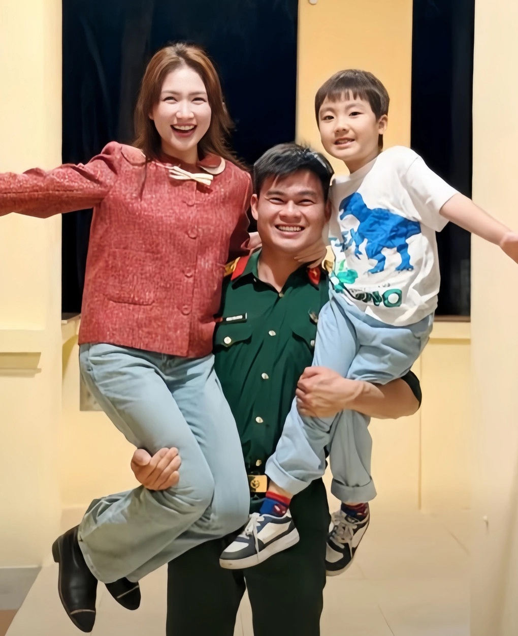 Hòa Minzy hé lộ khoảnh khắc bạn trai sang nhà hỏi cưới - 2