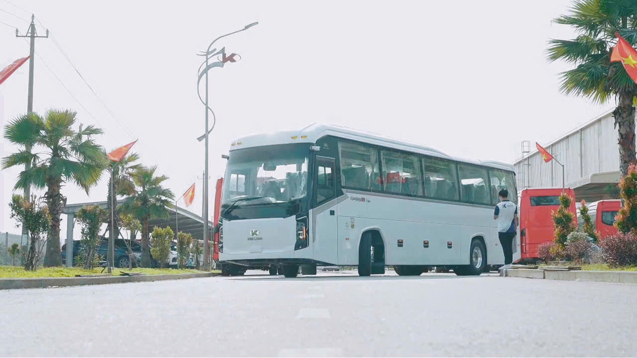 Kim Long Motor xuất khẩu lô xe bus 'made in Vietnam' đầu tiên sang Thái Lan- Ảnh 7. Kim Long Motor xuất khẩu lô xe bus 'made in Vietnam' đầu tiên sang Thái Lan- Ảnh 7.