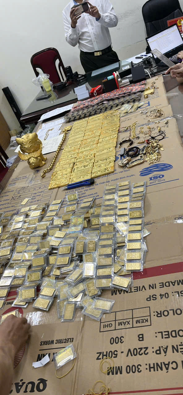 Cận cảnh khối tài sản gây choáng của Mr Pips: 41 ô tô hạng sang, 45 sổ đỏ, hơn 1.000 miếng vàng,... bị kê biên- Ảnh 2.