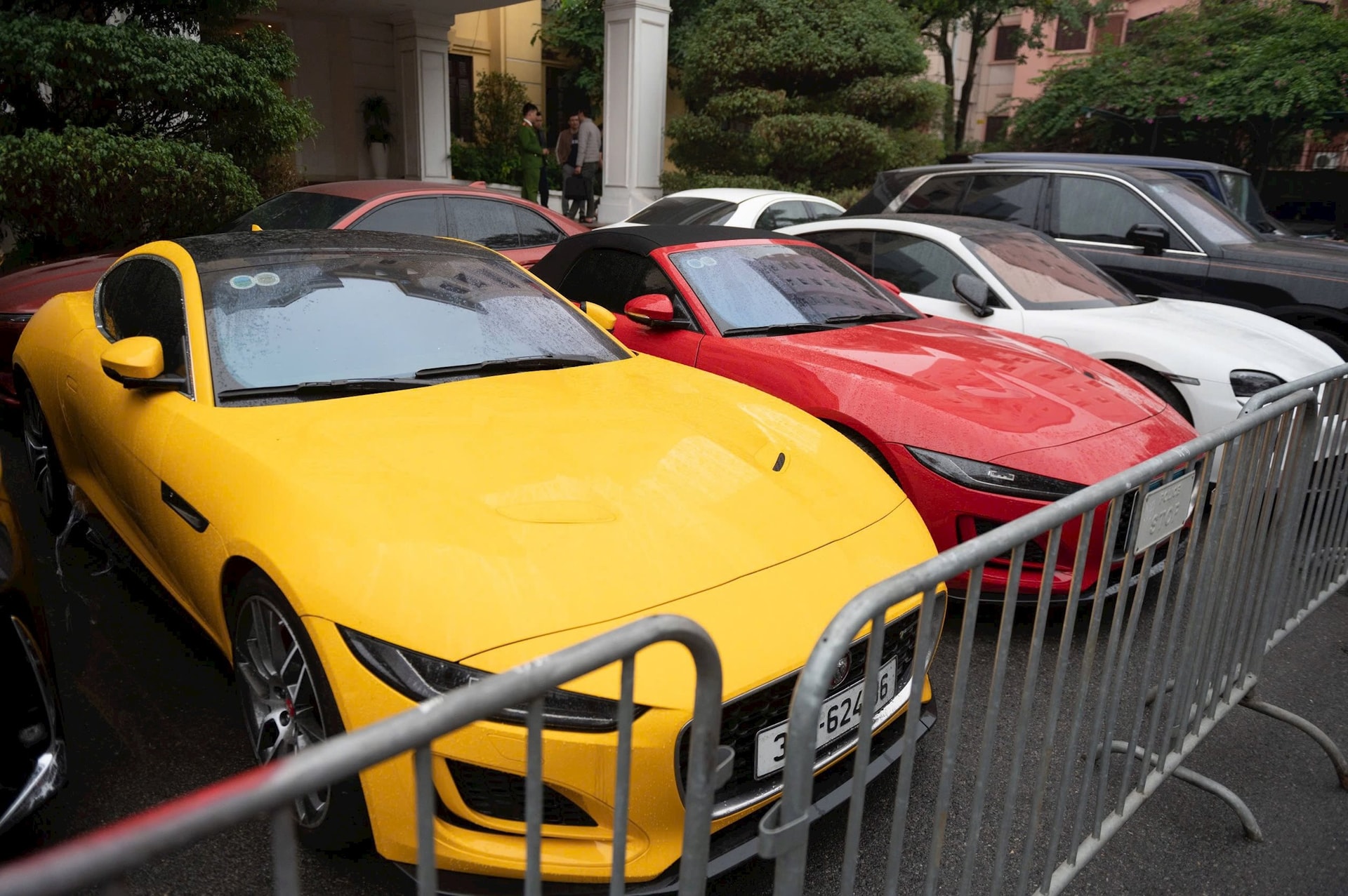 Cận cảnh khối tài sản gây choáng của Mr Pips: 41 ô tô hạng sang, 45 sổ đỏ, hơn 1.000 miếng vàng,... bị kê biên- Ảnh 11.