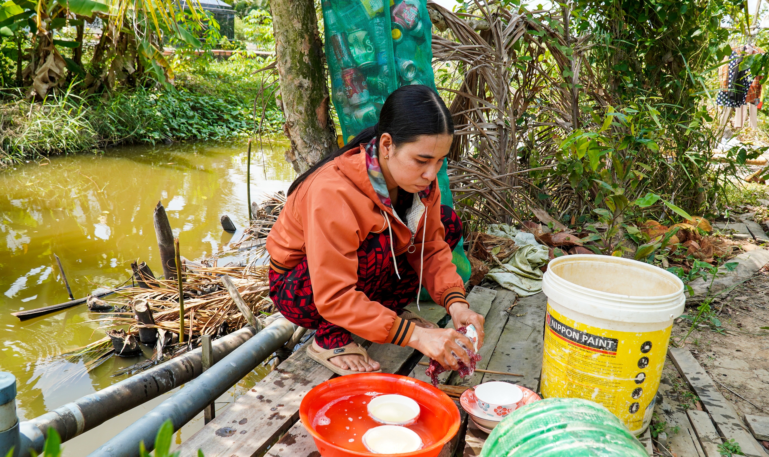 Đường ống kéo ngang nhà nhiều tháng nhưng dân vẫn 'khát nước' 2 Đường ống kéo ngang nhà nhiều tháng nhưng dân vẫn 'khát nước' - Ảnh 2.