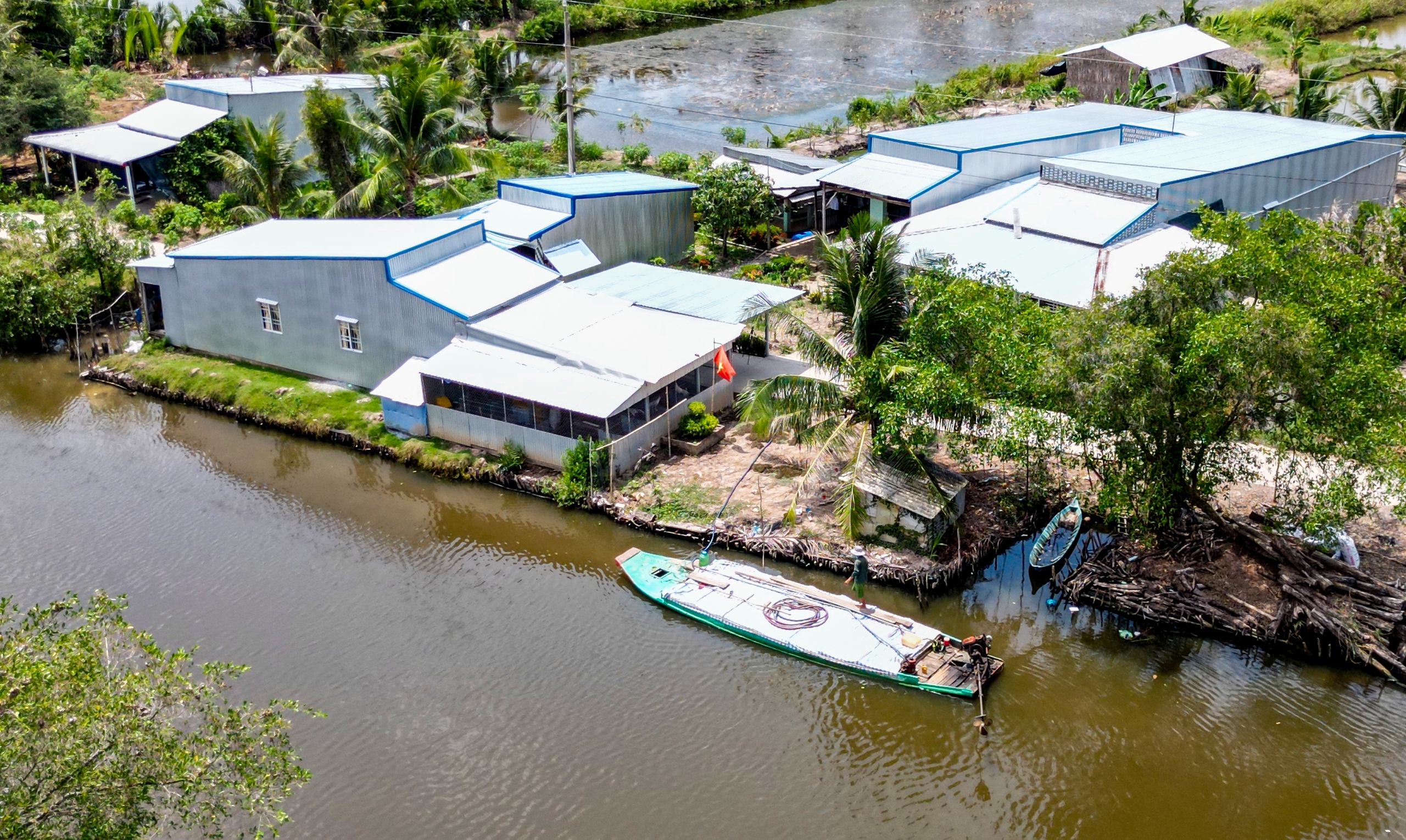 Đường ống kéo ngang nhà nhiều tháng nhưng dân vẫn 'khát nước' 3 Đường ống kéo ngang nhà nhiều tháng nhưng dân vẫn 'khát nước' - Ảnh 3.