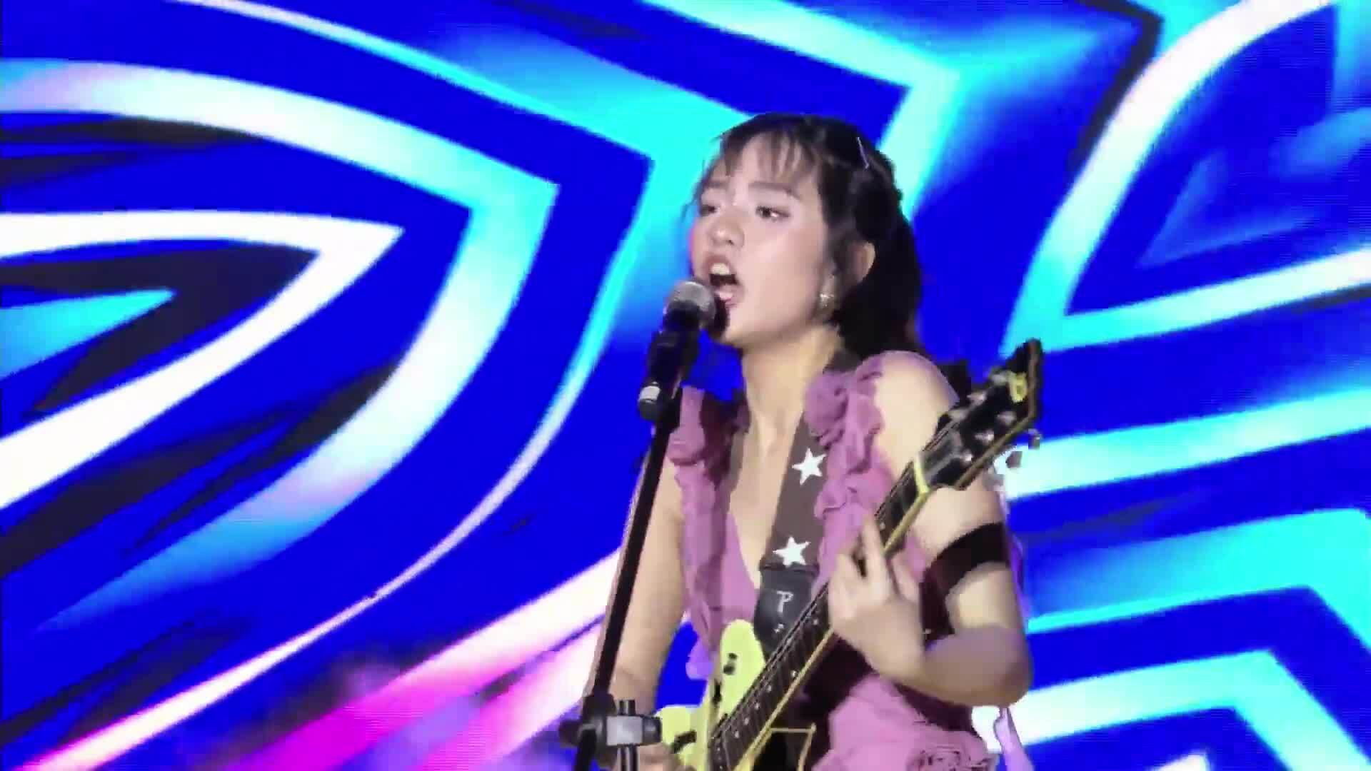 Izara Thiên Nga hát "Unstoppable"