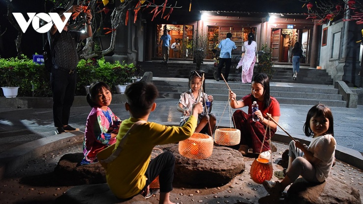 Phú Thọ giới thiệu tour du lịch đêm độc đáo “Đền Hùng lung linh nguồn cội” 16 Những du khách nhí tham gia trải nghiệm tour đêm “Đền Hùng lung linh nguồn cội”