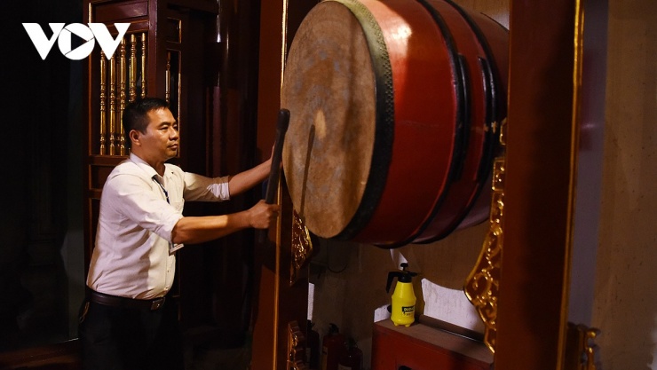 Phú Thọ giới thiệu tour du lịch đêm độc đáo “Đền Hùng lung linh nguồn cội” 18 Thỉnh trống trước khi dâng hương các vua Hùng.