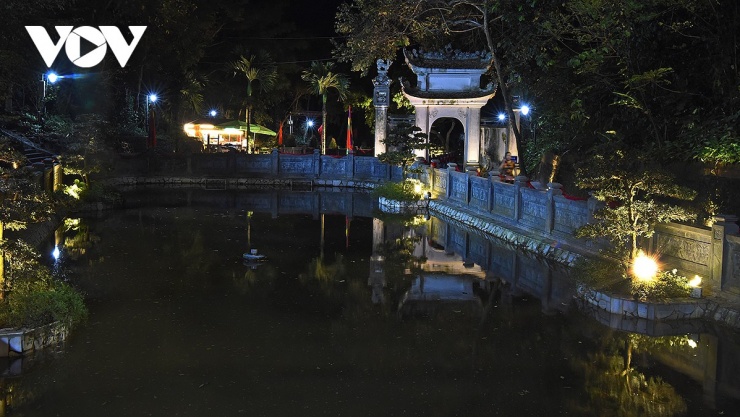 Phú Thọ giới thiệu tour du lịch đêm độc đáo “Đền Hùng lung linh nguồn cội” 20 Tour đêm “Đền Hùng lung linh nguồn cội” là sản phẩm du lịch tâm linh độc đáo nhằm quảng bá, lan tỏa tín ngưỡng thờ cúng Hùng Vương ở Phú Thọ, góp phần xây dựng và phát triển các sản phẩm du lịch đặc trưng gắn với văn hoá vùng Đất Tổ.