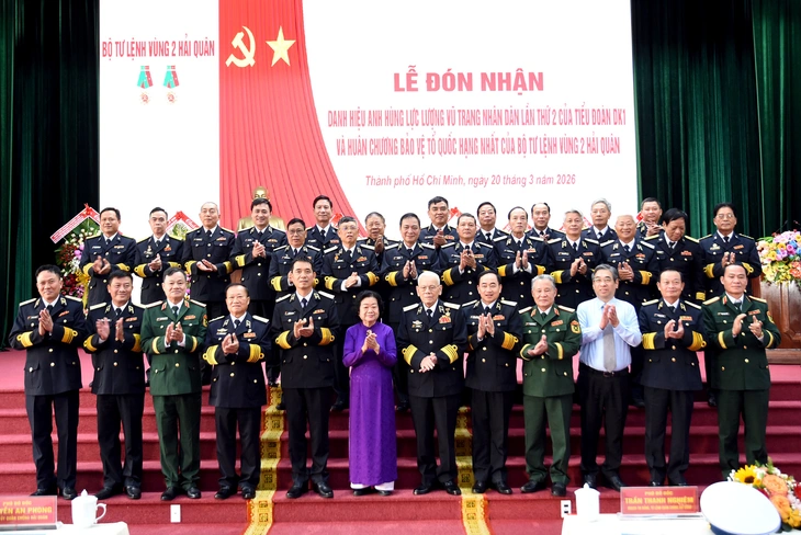 Vùng 2 Hải quân lần thứ 2 đón nhận Huân chương Bảo vệ Tổ quốc hạng nhất 3 Vùng 2 Hải quân lần thứ 2 đón nhận Huân chương Bảo vệ Tổ quốc hạng nhất - Ảnh 3.