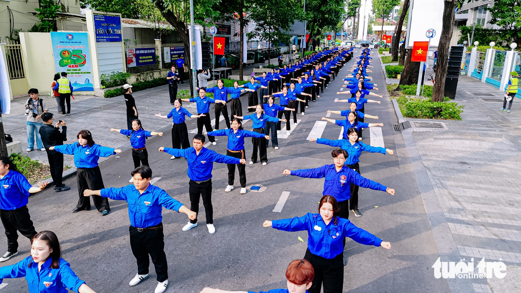 Tuổi trẻ TP.HCM bung sức trẻ, hòa nhịp đồng diễn kỷ niệm 95 năm Đoàn - Ảnh 7. Tuổi trẻ TP.HCM hòa nhịp sức trẻ đồng diễn kỷ niệm 95 năm thành lập Đoàn TNCS Hồ Chí Minh - Ảnh 7.