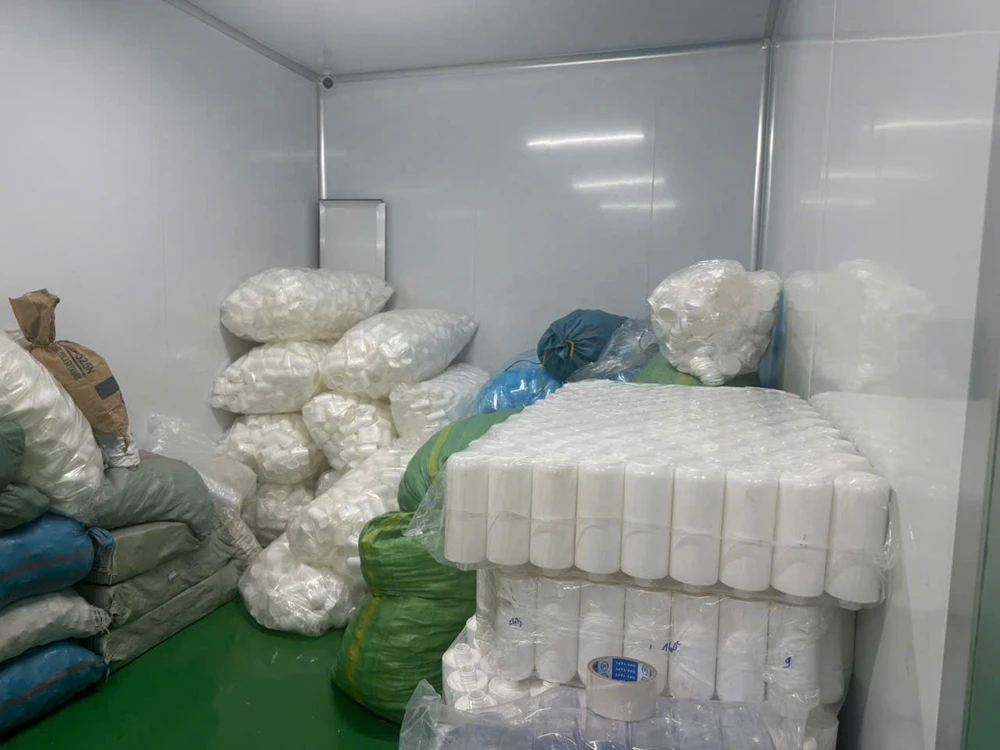 Cơ quan công an đã niêm phong toàn bộ tang vật để tiếp tục mở rộng điều tra, làm rõ hành vi của các mắt xích trong đường dây. Ảnh: CA z7641239990771_c7d92a5897ede005e7a92b779b5dab0e.jpg