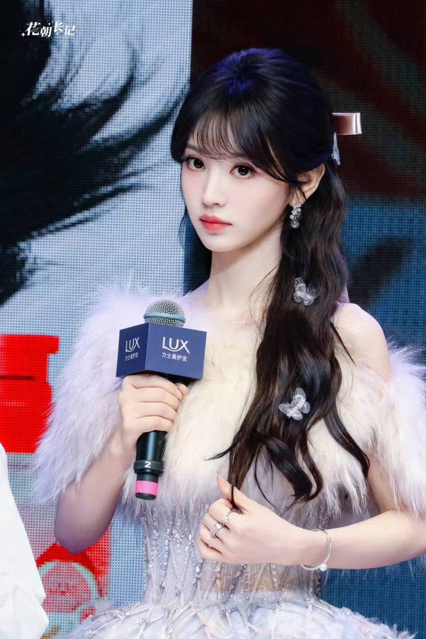 Nữ thần phim cổ trang sở hữu gương mặt ngây thơ nhưng body bốc lửa, hễ bước đi là có clip viral- Ảnh 2.