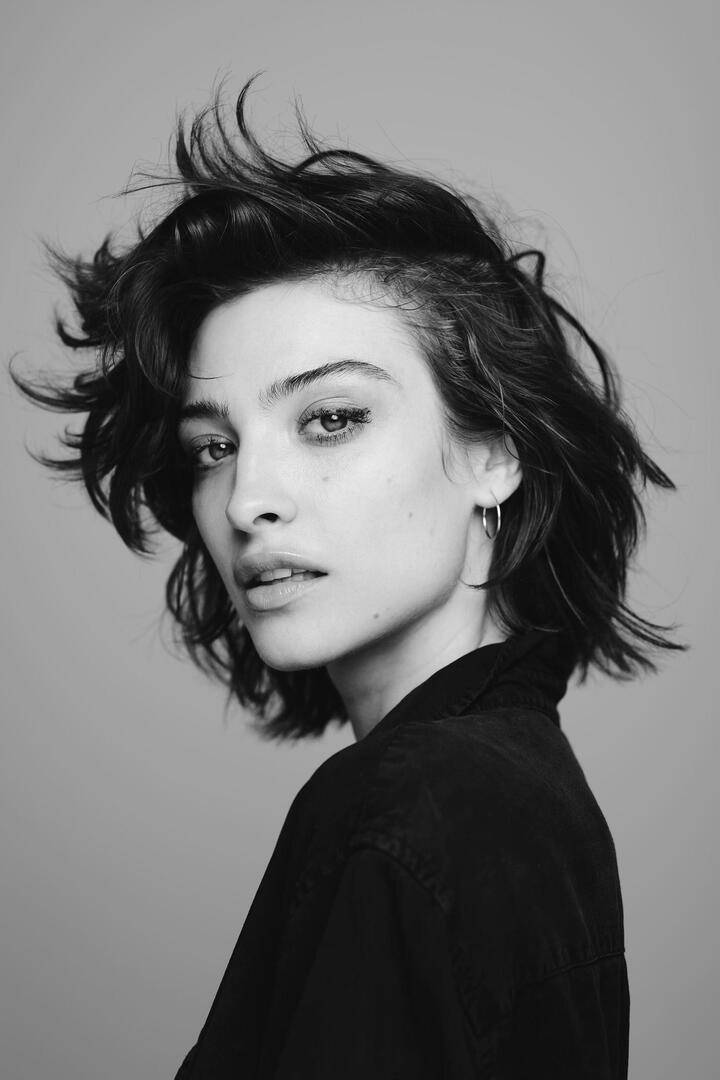 Sắc vóc nóng bỏng của hai mỹ nhân phim Đảo hải tặc gây sốt toàn cầu 15 Với One Piece mùa 2, màn thể hiện của Lera Abova được đánh giá cao nhờ khả năng truyền tải trọn vẹn nét phức tạp của Nico Robin vừa lạnh lùng, khó đoán, vừa ẩn chứa nhiều tổn thương. Chính điều này giúp cô nhanh chóng chiếm được cảm tình của khán giả.