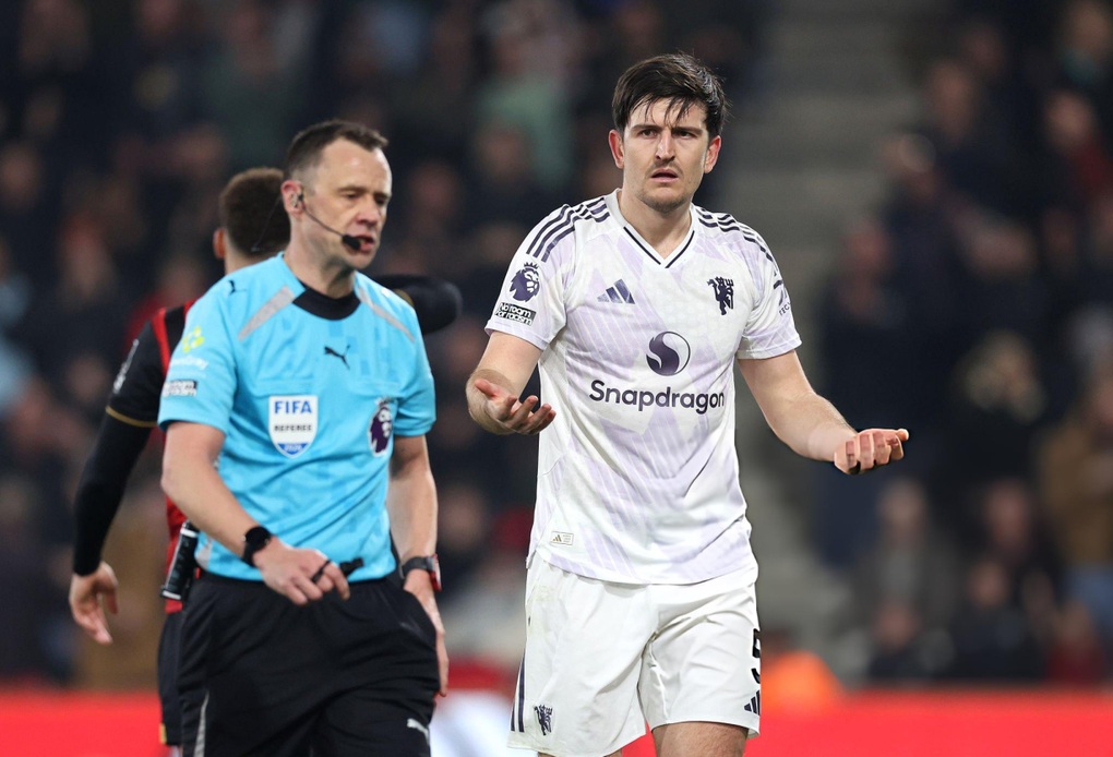 Maguire nhận thẻ đỏ, Man Utd đánh rơi chiến thắng trên sân Bournemouth - 2