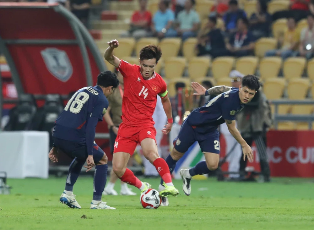 Hoàng Đức và đồng đội sẽ chơi 2 giải đấu với cùng đối thủ như nhau trong thời gian ngắn. Ảnh: VFF. loi-va-hai-cho-cac-doi-tuyen-dong-nam-a-da-2-aff-cup-lien-tiep (5).jpg