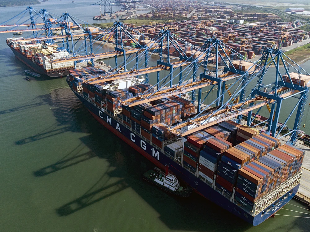 CHUYẾN HÀNG CUỐI NĂM_BÙI VĂN NGHIỆP.jpg