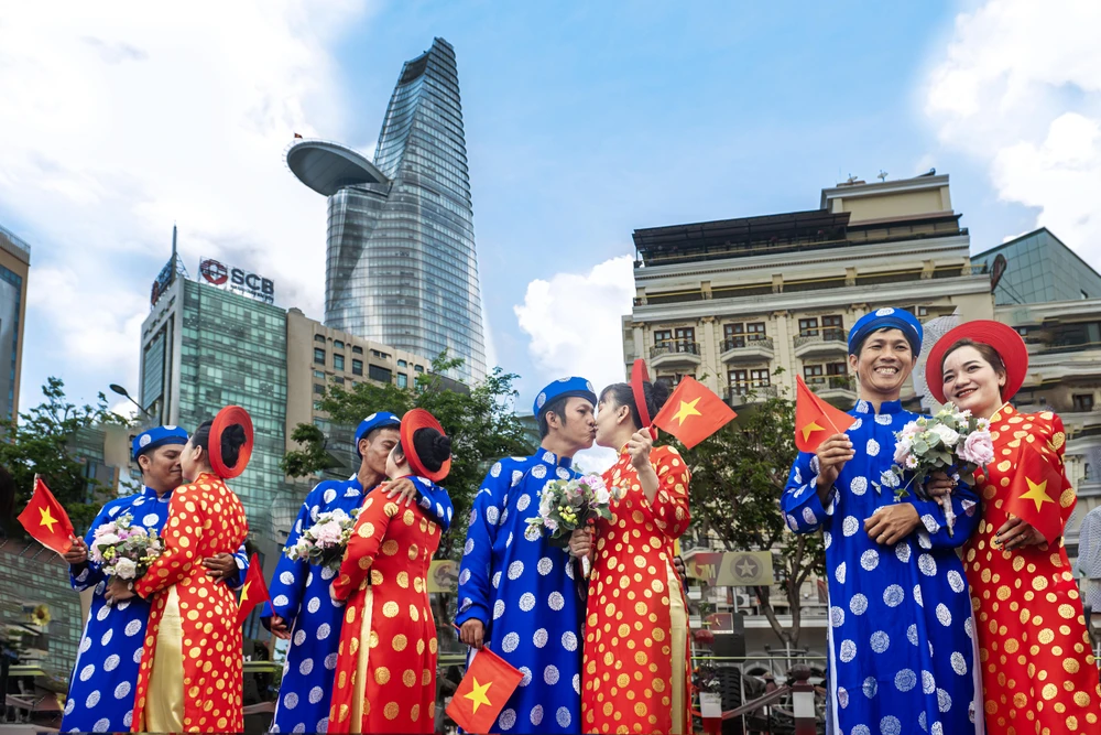 ĐÁM CƯỚI TẬP THỂ_LÊ HOÀNG MINH.jpg