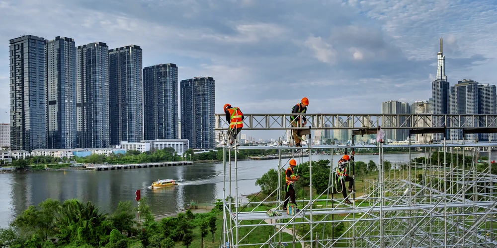 CÔNG VIỆC THẦM LẶNG_BÙI VIỆT HƯNG.jpg