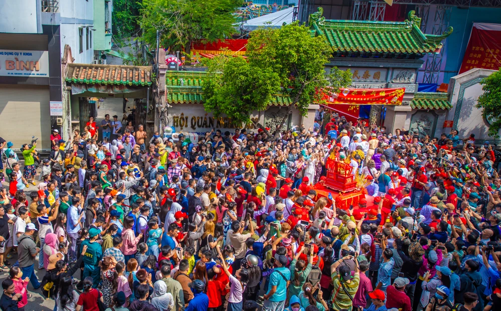 NGHINH ÔNG_NGUYỄN XUÂN THẮNG.jpg