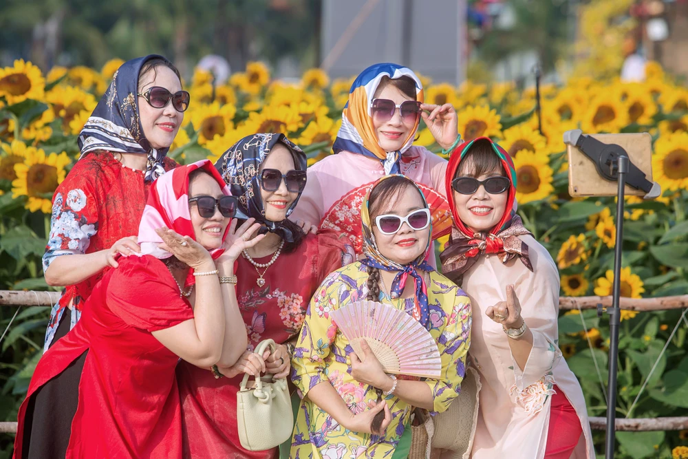 SẮC XUÂN_NGUYỄN MẠNH CƯỜNG.jpg