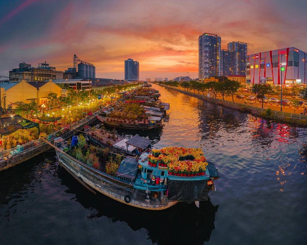 XUÂN VỀ TRÊN BẾN_NGUYỄN HIẾU ĐẠT.jpg